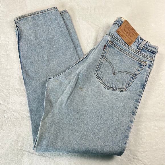 Levi’s vintage 550 Relaxed Tapered Leg light wash blue jeans men’s size 34x31